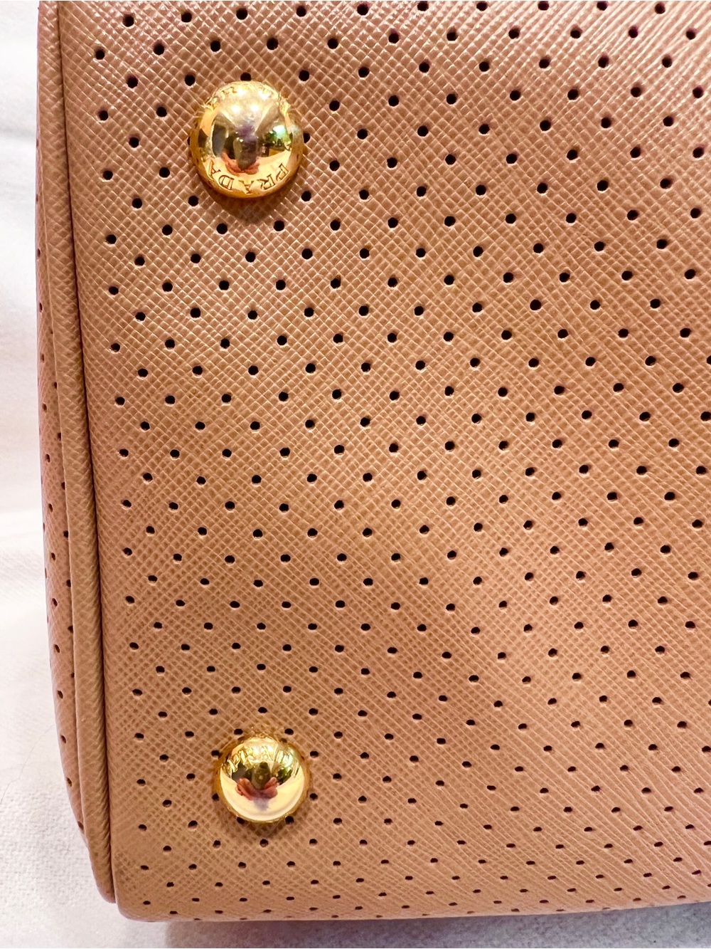 PRADA⭐️Vitello Daino Tan and White Perforated Leather Large Prada Barrel Hobo!⭐️ - Picture 10 of 16
